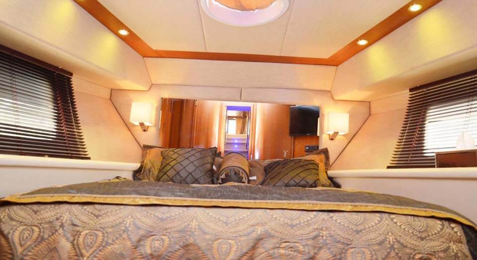 70ft yacth luxury bed